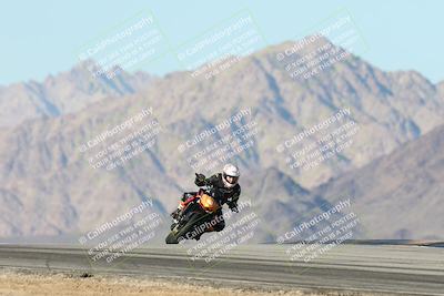 media/Dec-01-2025-Moto Forza (Mon) [[2daa91e15f]]/3-Beginner Group/Session 4 Turn 9/